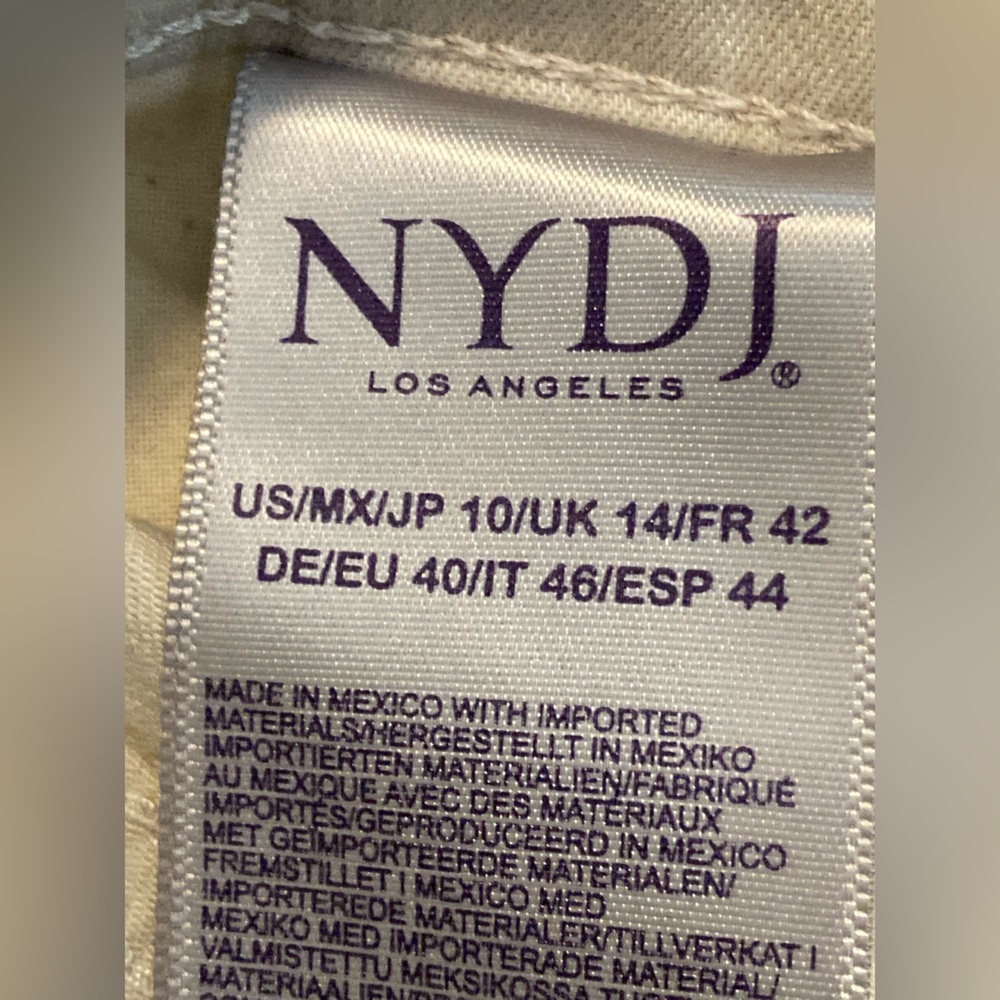 NYDJ Dayla  Khaki Capri Jean’s NWOT - Picture 4 of 8